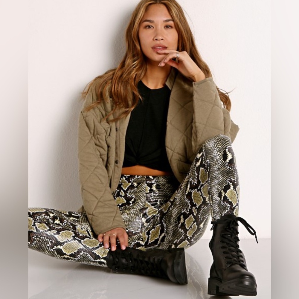 NWT Commando Faux Animal Legging with Control Olive Snake Size S